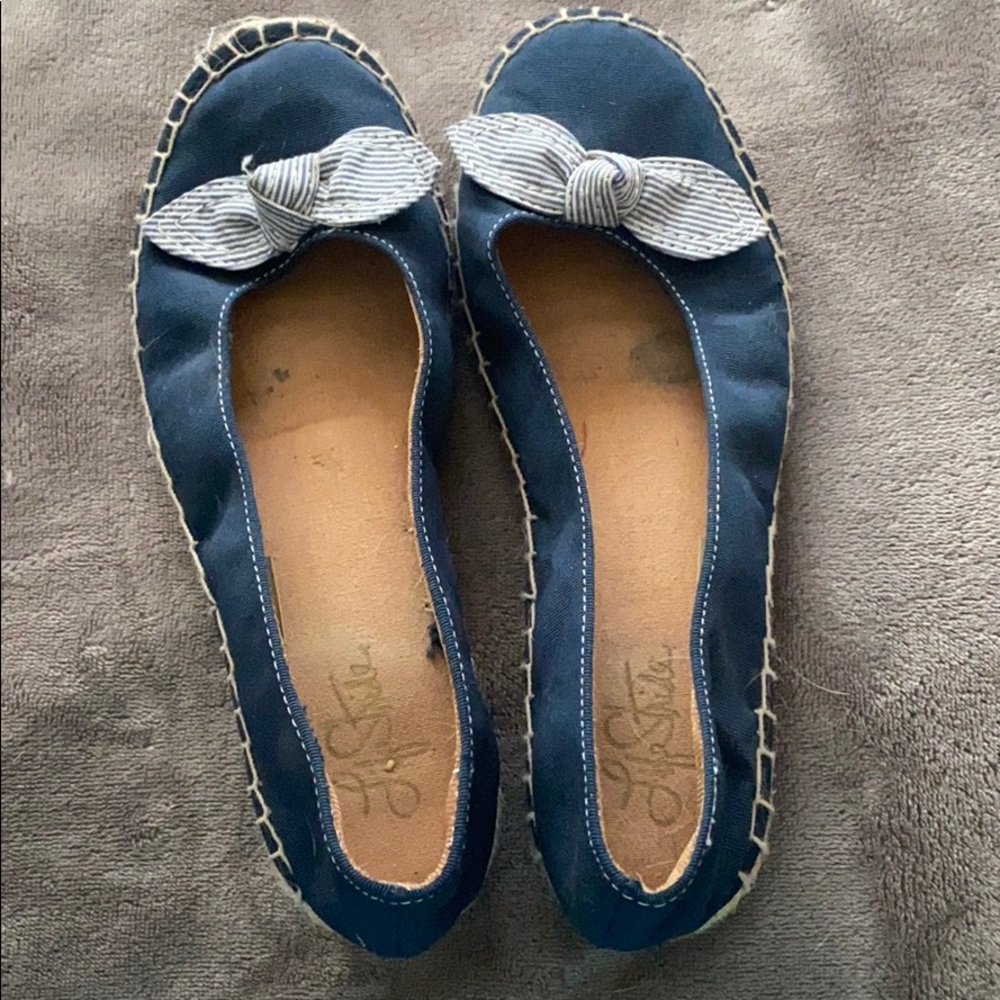 Cute blue wedges with seersucker knot